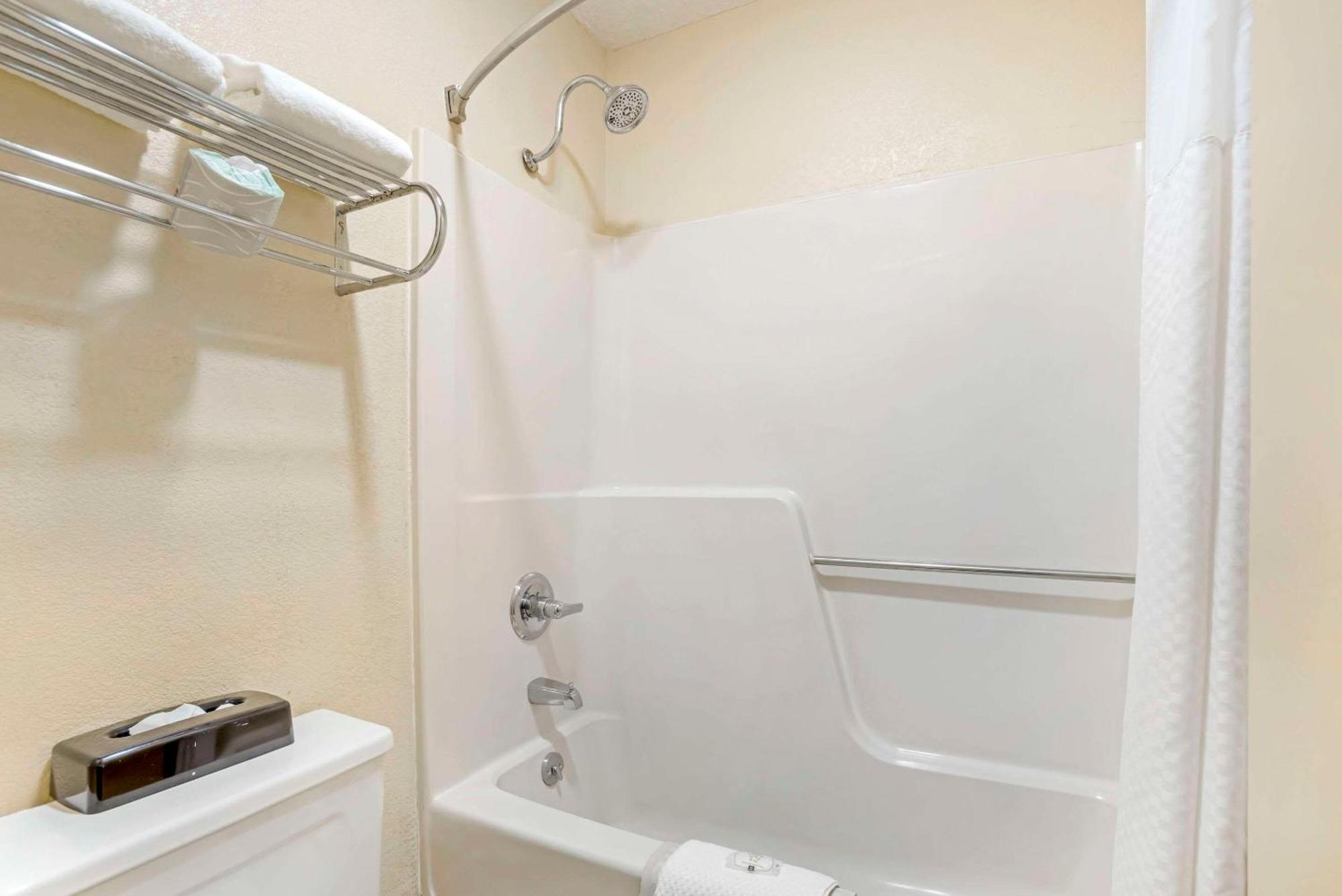 Quality Inn Near Speedway Wilkesboro Luaran gambar