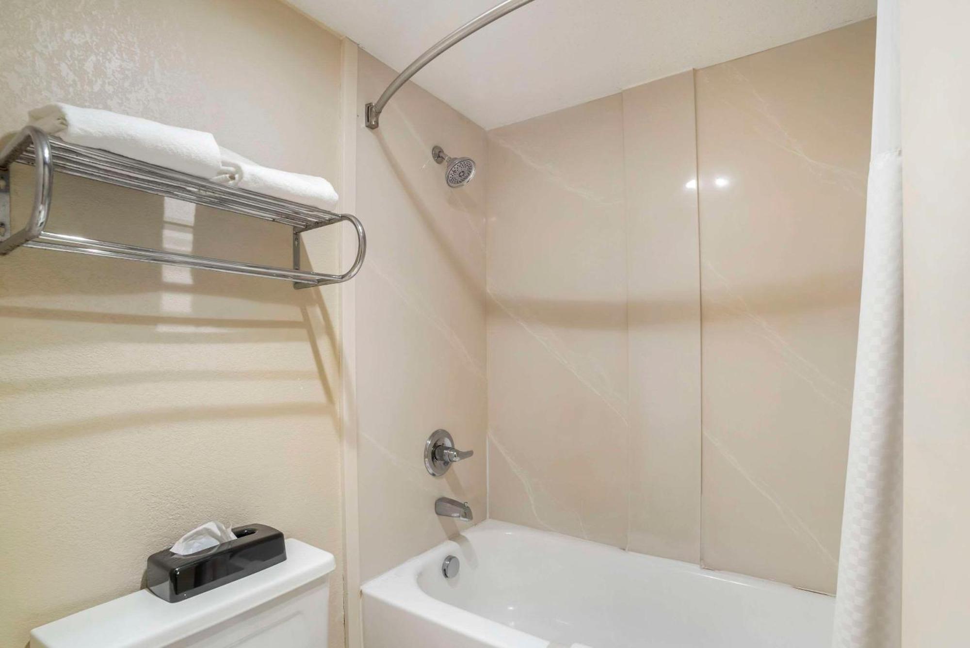 Quality Inn Near Speedway Wilkesboro Luaran gambar